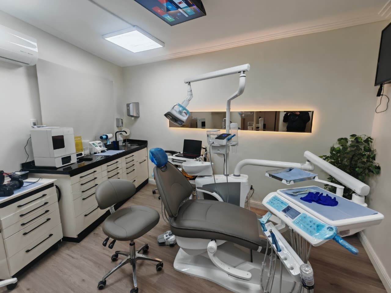 Clinic 1 — Treatment Room